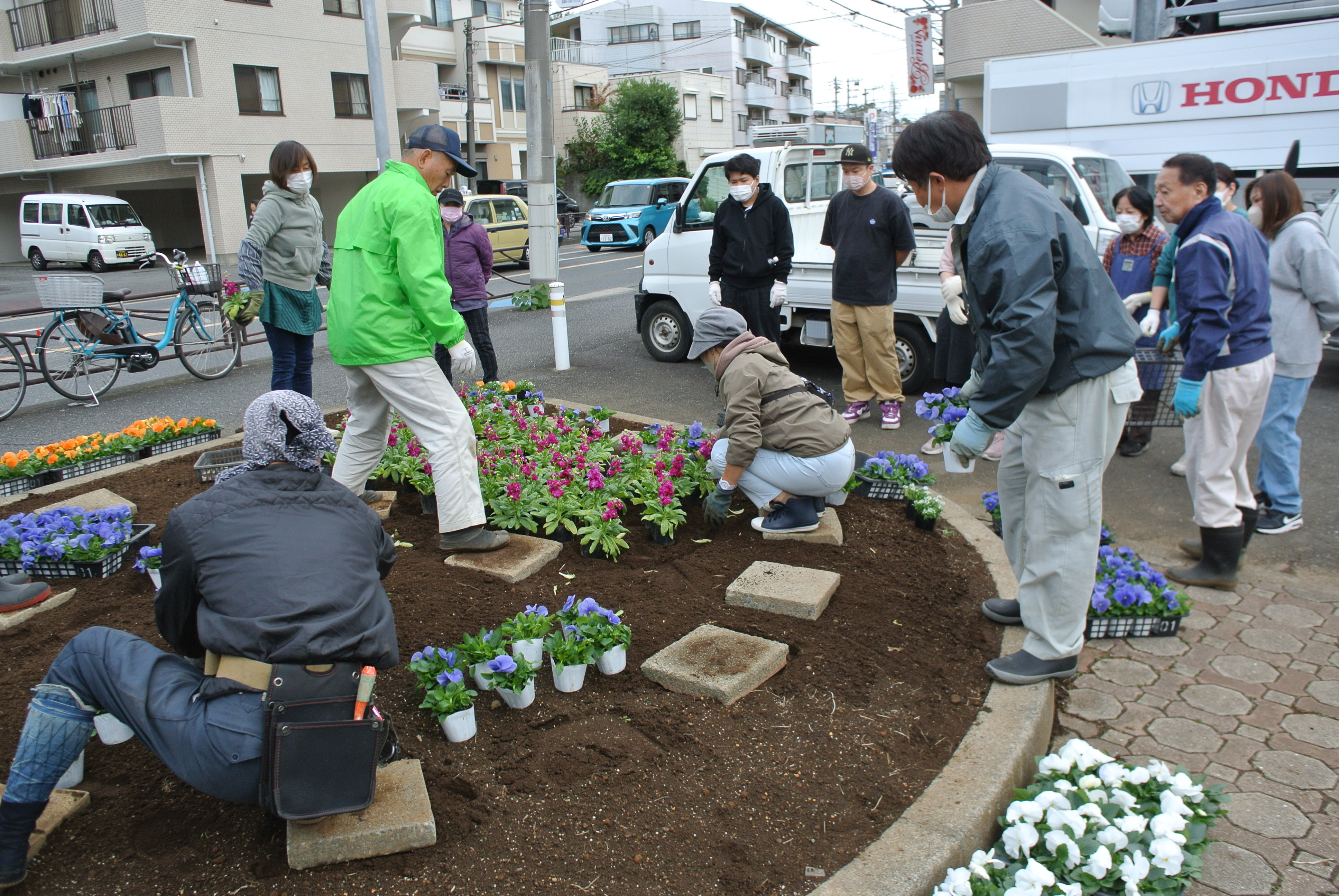 花の順番を決めて作業開始です